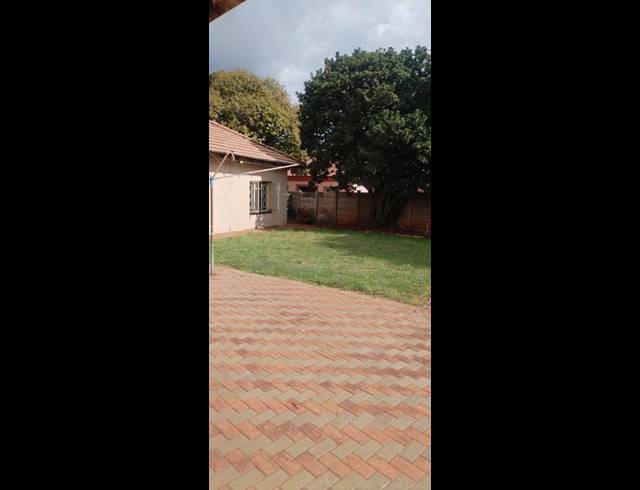3 BEDROOM HOUSE FOR SALE IN CLAYVILLE EAST